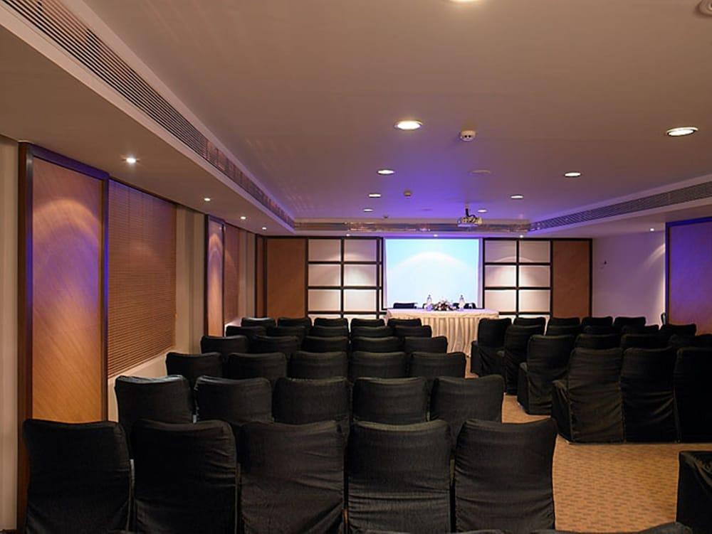 Royal Orchid Central Grazia, Navi Mumbai Exterior foto